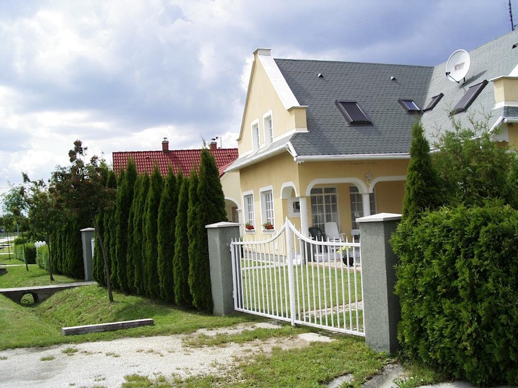 Pacsirta Apartman 렌티 외부 사진